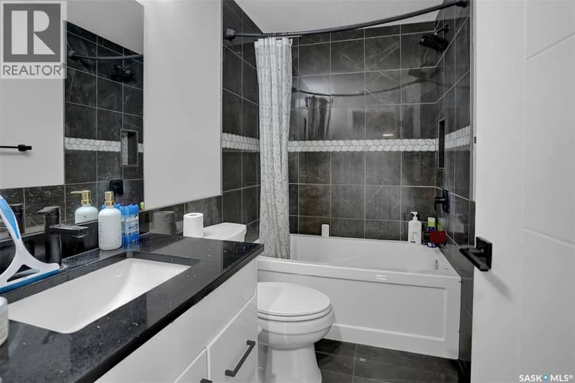 3204 Crosbie CRESCENT — photo 36 of 40