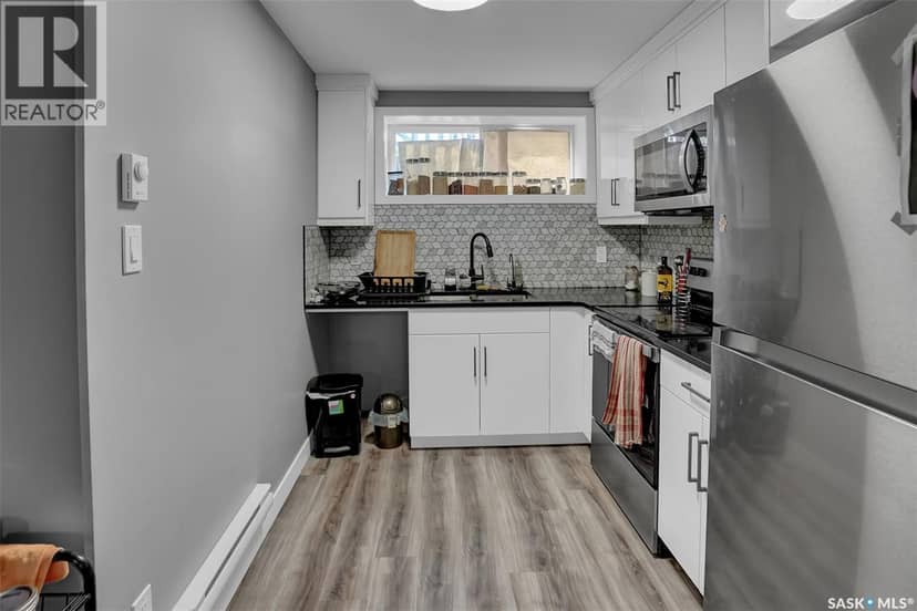 3204 Crosbie CRESCENT — photo 40 of 40