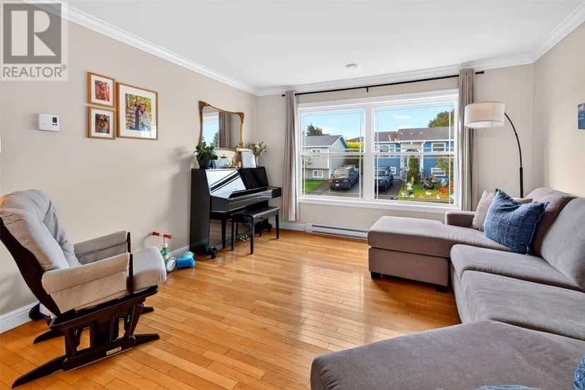 74 O'Flaherty Crescent — photo 17 of 33