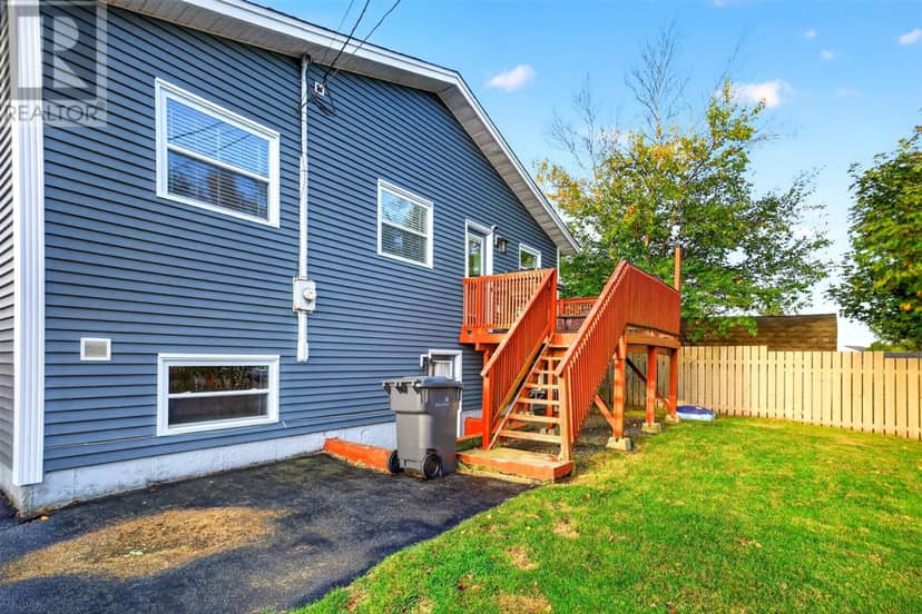 74 O'Flaherty Crescent — photo 5 of 33