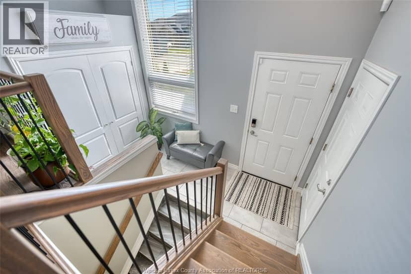 3141 Viola Crescent — photo 10 of 40