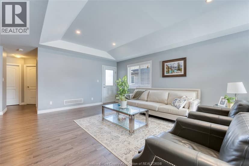 3141 Viola Crescent — photo 11 of 40