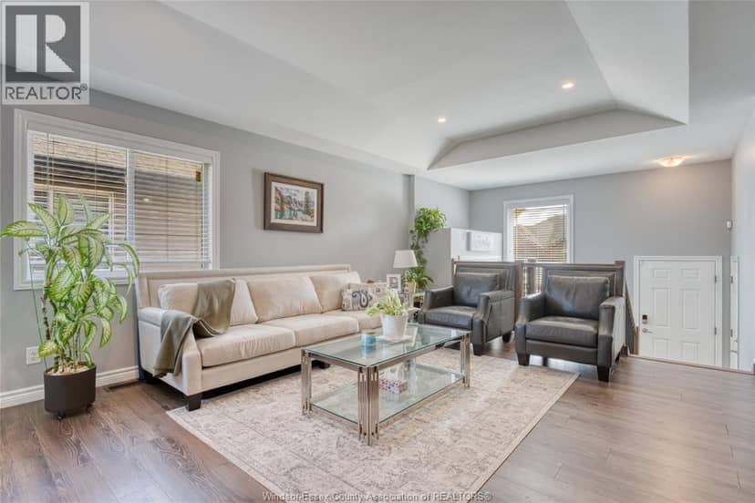 3141 Viola Crescent — photo 12 of 40