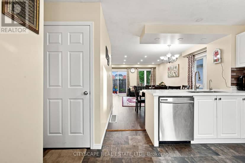 37 - 350 Dundas Street S — photo 4 of 40