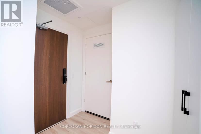 1807 - 741 King Street W — photo 4 of 27