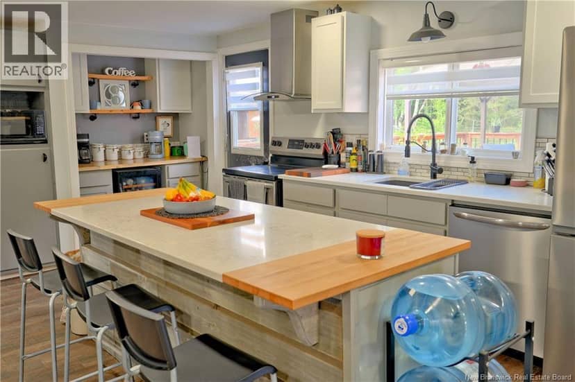 210 Peoples Road — photo 9 of 26