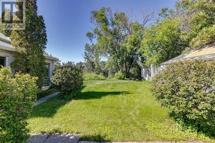 8808 48 Avenue — photo 10 of 40