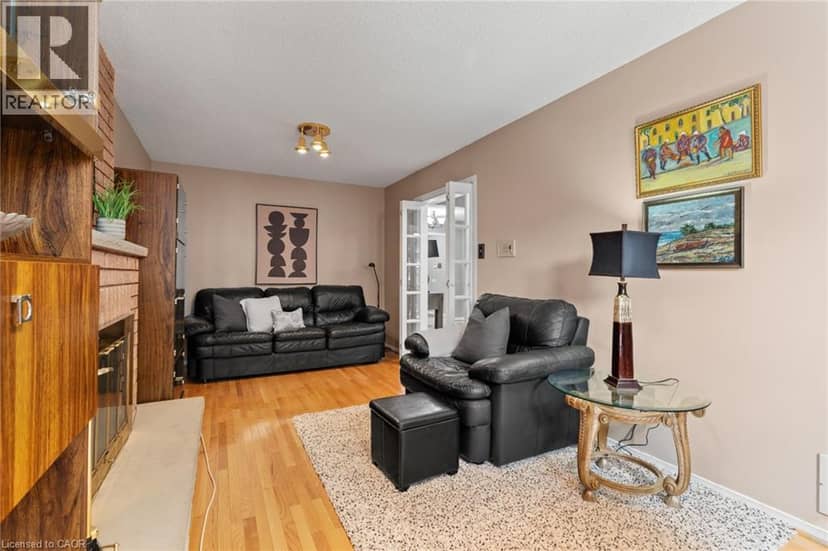 8 COCHRANE Avenue — photo 13 of 37