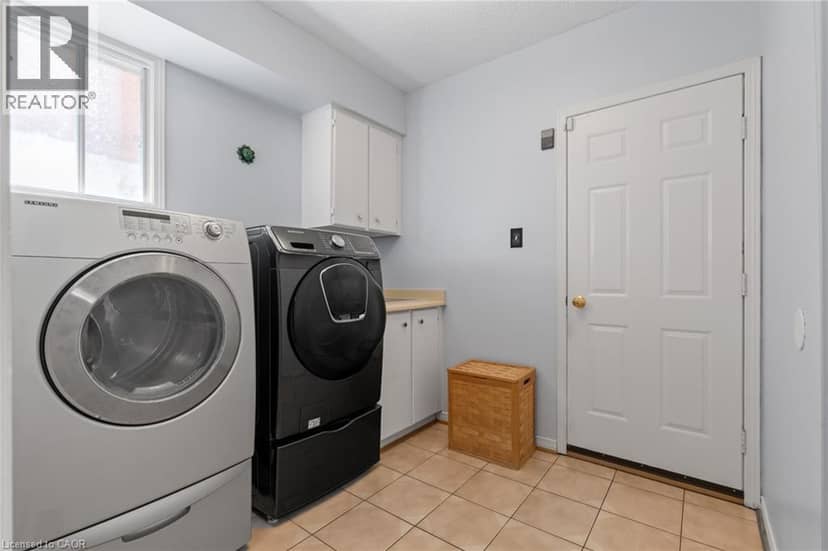 8 COCHRANE Avenue — photo 15 of 37