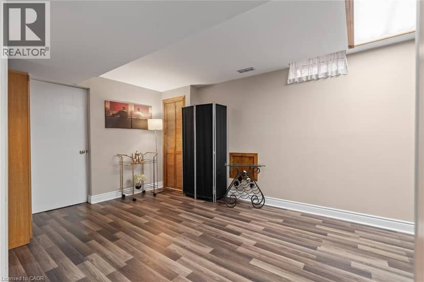 8 COCHRANE Avenue — photo 28 of 37