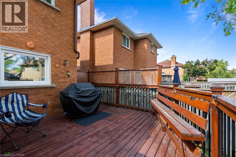 8 COCHRANE Avenue — photo 33 of 37