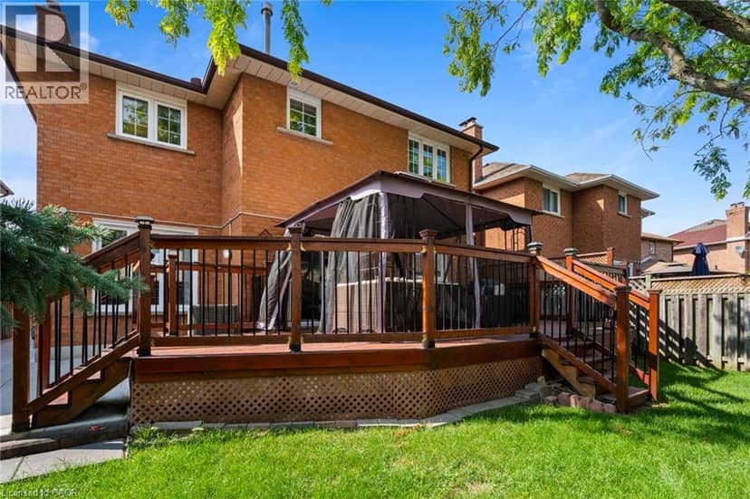 8 COCHRANE Avenue — photo 35 of 37