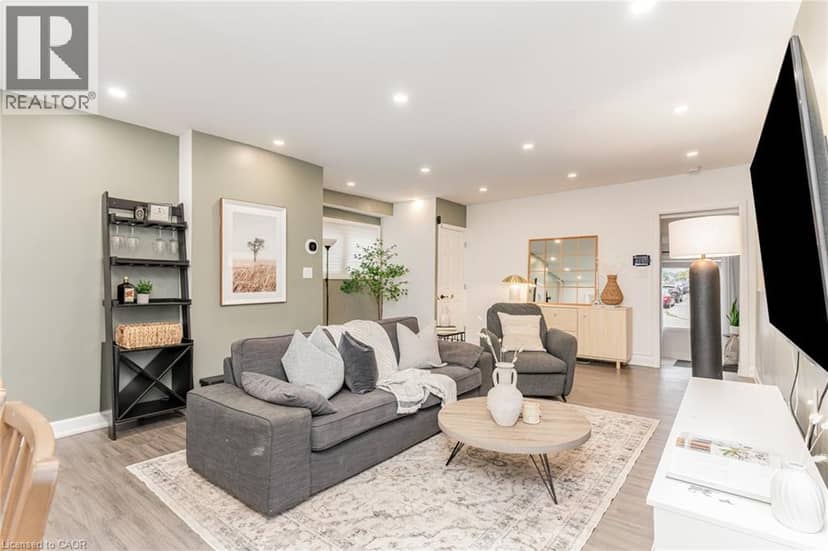 4 ROBINS Avenue — photo 1 of 27