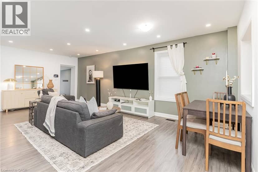 4 ROBINS Avenue — photo 2 of 27