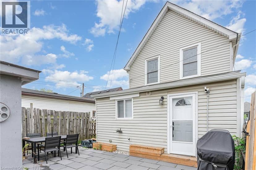 4 ROBINS Avenue — photo 25 of 27