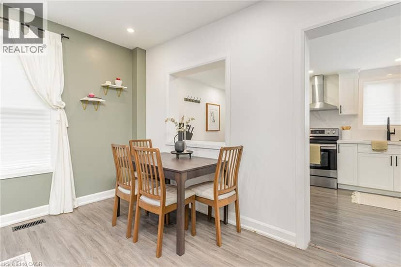 4 ROBINS Avenue — photo 4 of 27