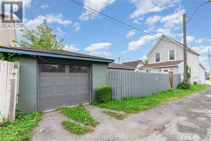 4 ROBINS Avenue — photo 23 of 27
