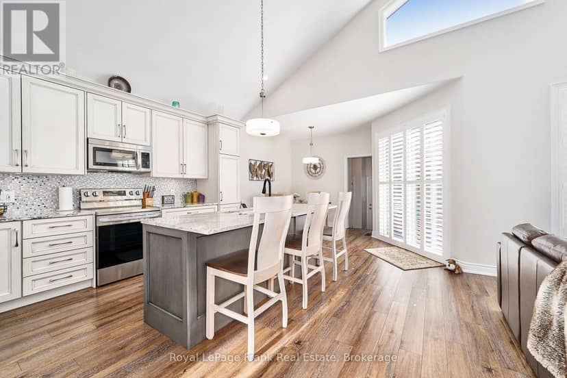 11 Drummond Street — photo 12 of 40