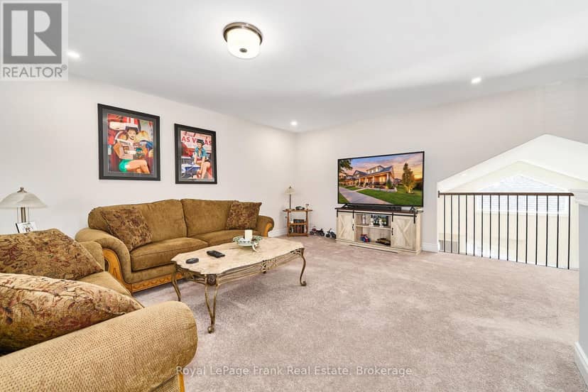 11 Drummond Street — photo 22 of 40