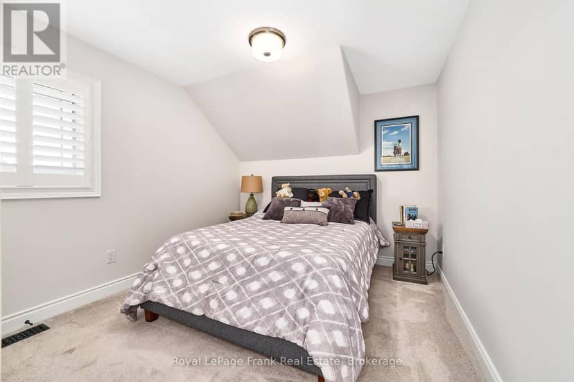 11 Drummond Street — photo 23 of 40