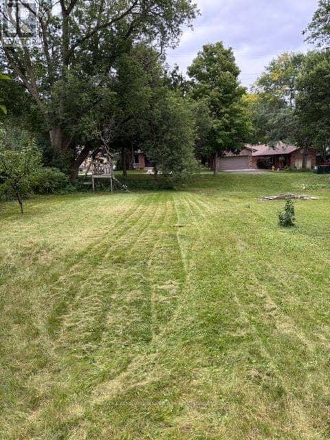 2 Ellsworth Close — photo 1 of 5