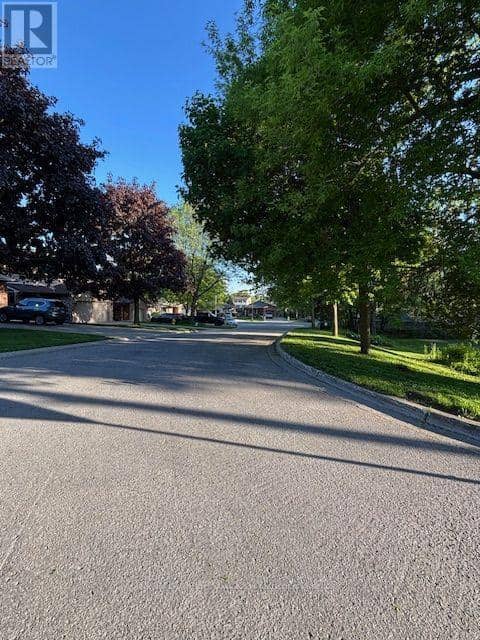 2 Ellsworth Close — photo 5 of 5