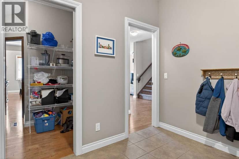 159 Sherwood Crescent NW — photo 19 of 40