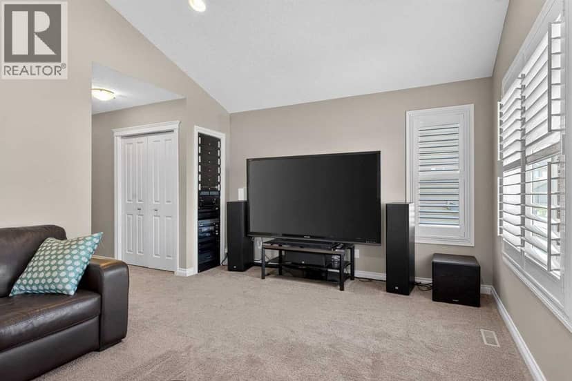 159 Sherwood Crescent NW — photo 34 of 40