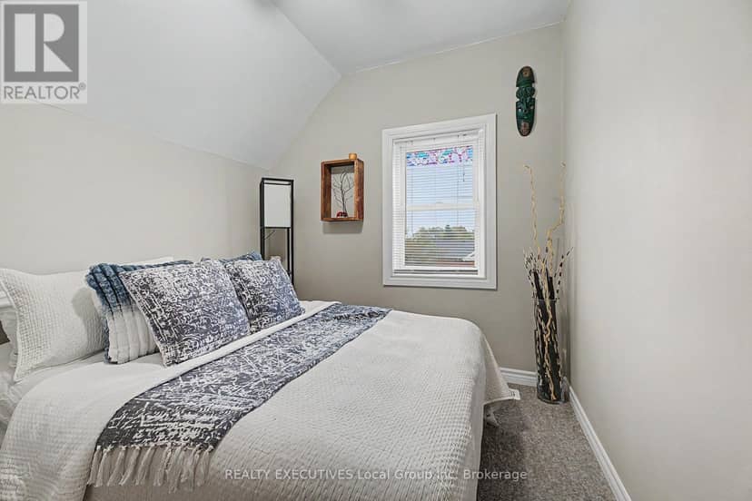 1230 Cassells Street — photo 17 of 39