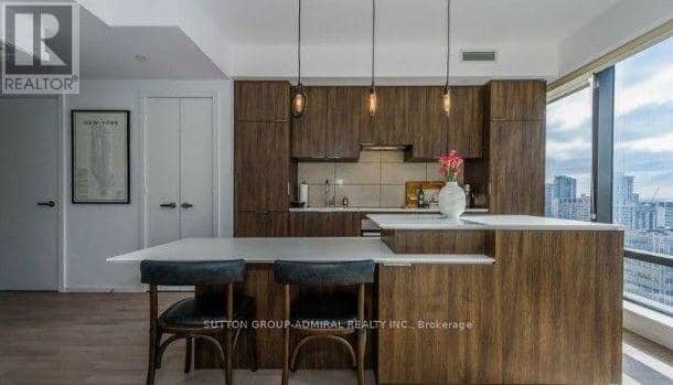 1605 - 5 St Joseph Street — photo 3 of 20