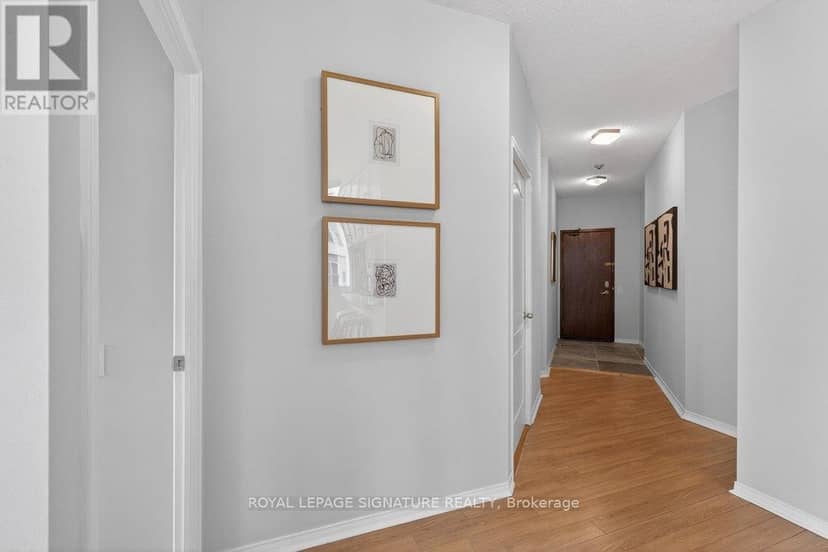 707 - 555 Yonge Street — photo 14 of 29