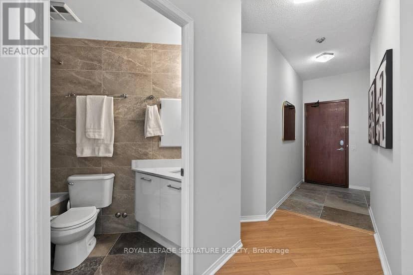 707 - 555 Yonge Street — photo 15 of 29