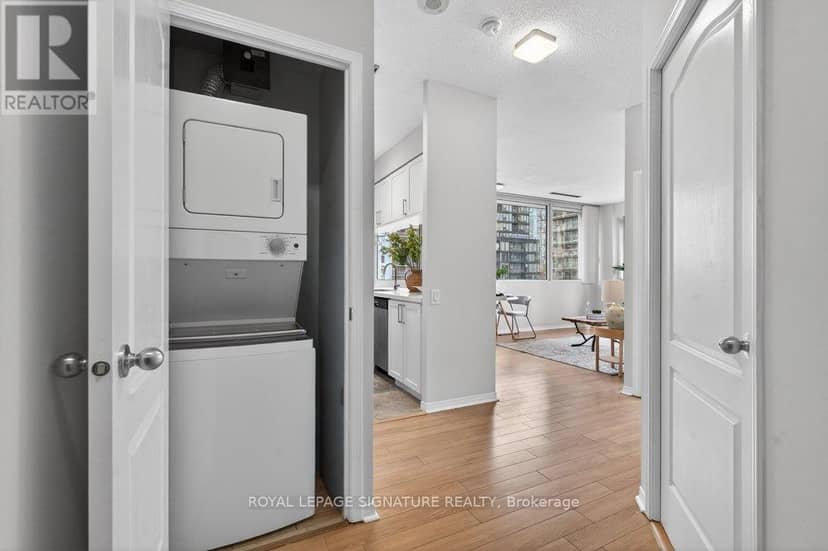 707 - 555 Yonge Street — photo 16 of 29