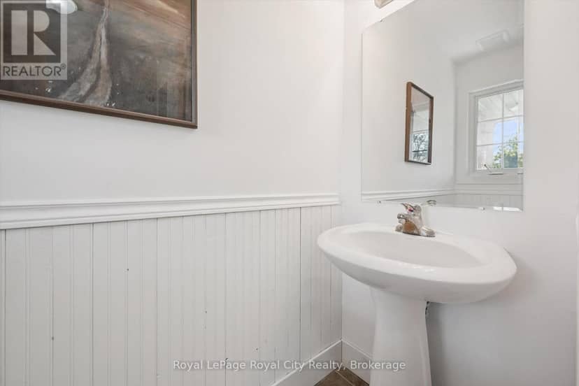 541 Victoria Road N — photo 9 of 40
