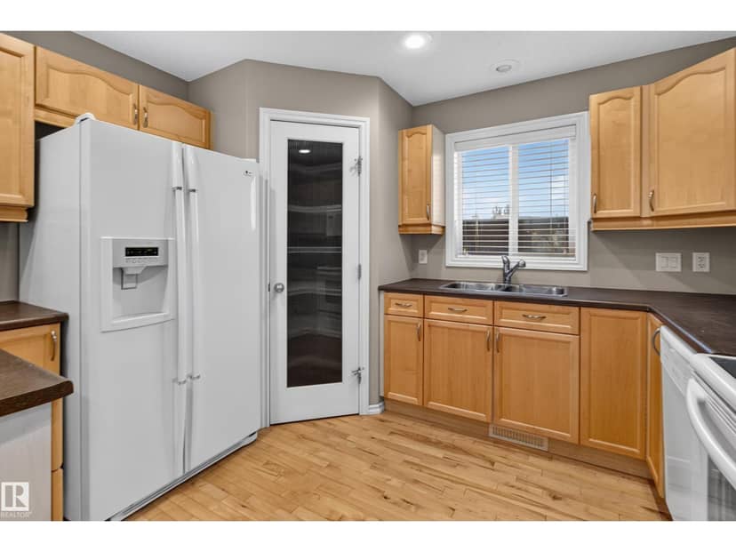21215 92 AV NW — photo 10 of 40