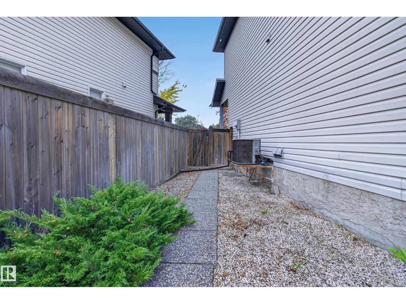 21215 92 AV NW — photo 33 of 40