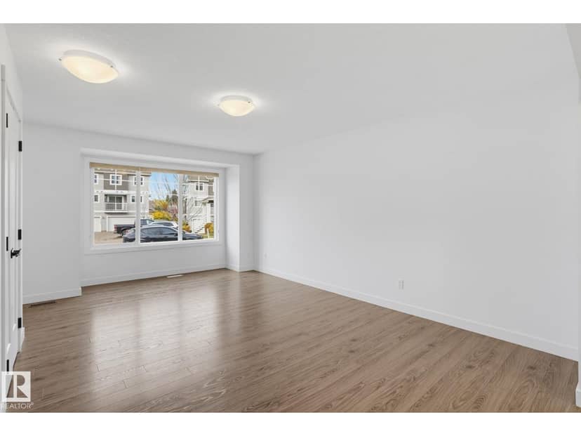 4205 30 ST NW — photo 11 of 40