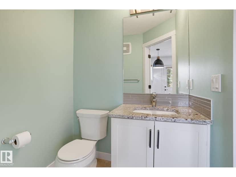 4205 30 ST NW — photo 13 of 40