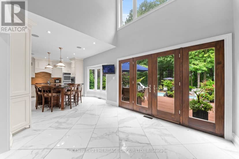 48 Carlyle Crescent — photo 15 of 40
