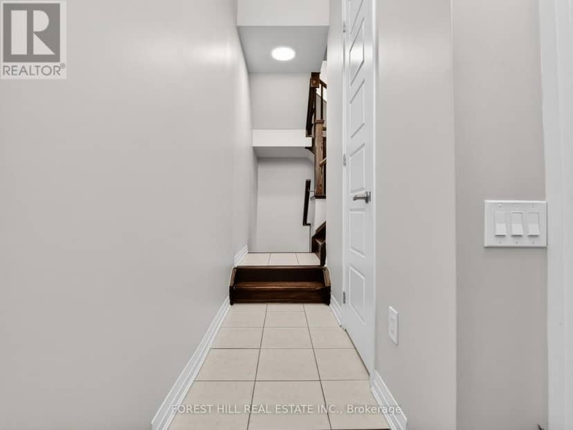 19 Stanley Greene Boulevard, Toronto, photo 3