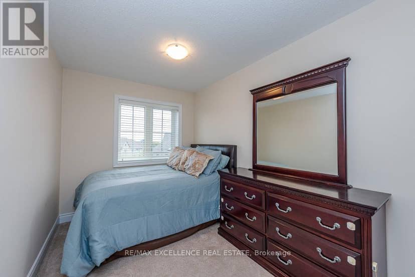 84 - 110 Cedar Lake Crescent — photo 23 of 28