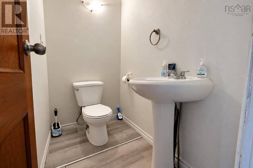 49 Richmond Street — photo 17 of 20