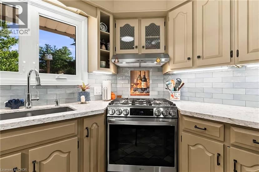 687 JAMES Street — photo 16 of 40