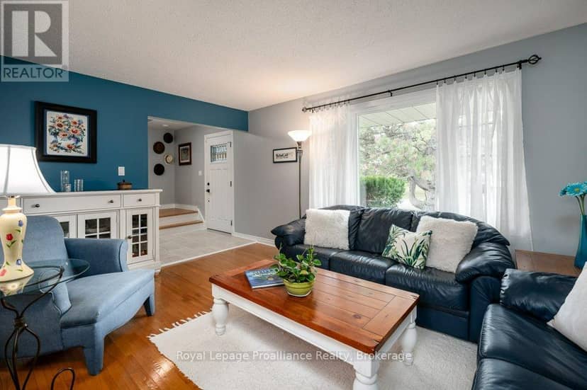 29 Hope Crescent — photo 10 of 40