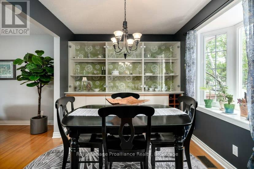 29 Hope Crescent — photo 12 of 40