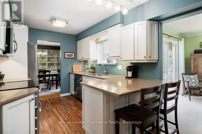 29 Hope Crescent — photo 17 of 40