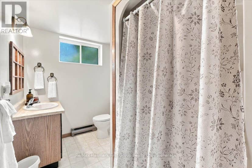 192 St. Lawrence Street W — photo 16 of 25