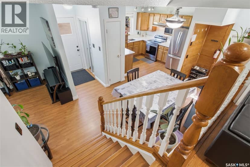 403 Sherry CRESCENT — photo 12 of 40