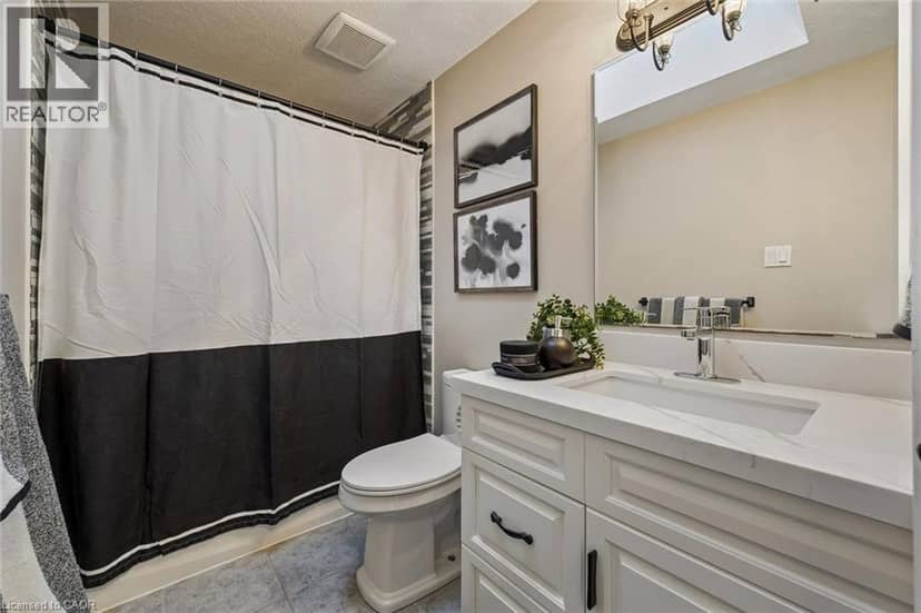 25 AMALIA Crescent — photo 32 of 40