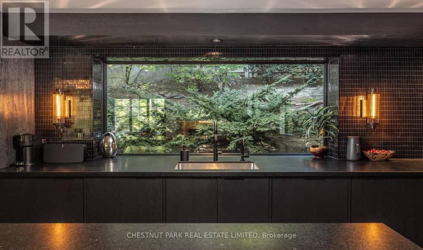 94 Roxborough Drive — photo 12 of 23